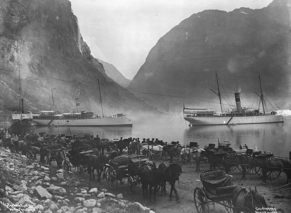 Anders Beer Wilse, Prot: Sognefjorden - Nærøfjorden Gudvangen med Kjøretøier 18/6 1905
