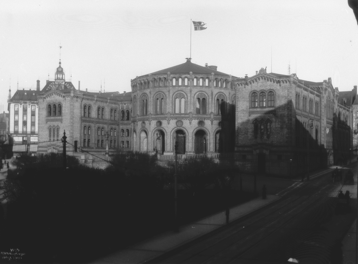 Anders Beer Wilse, Prot: Stortinget fra Boulevard 11/4 1907