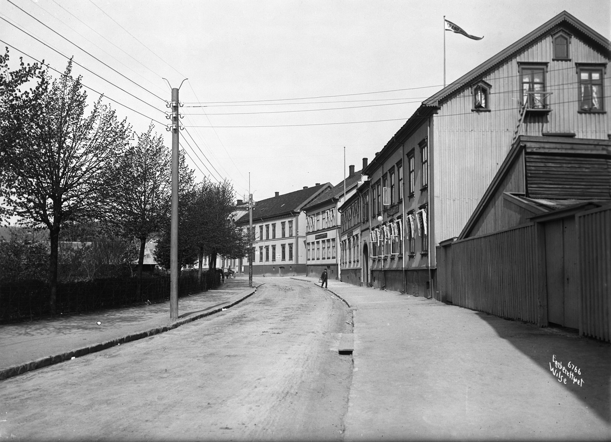 Anders Beer Wilse, Prot: Larvik Strandgaten