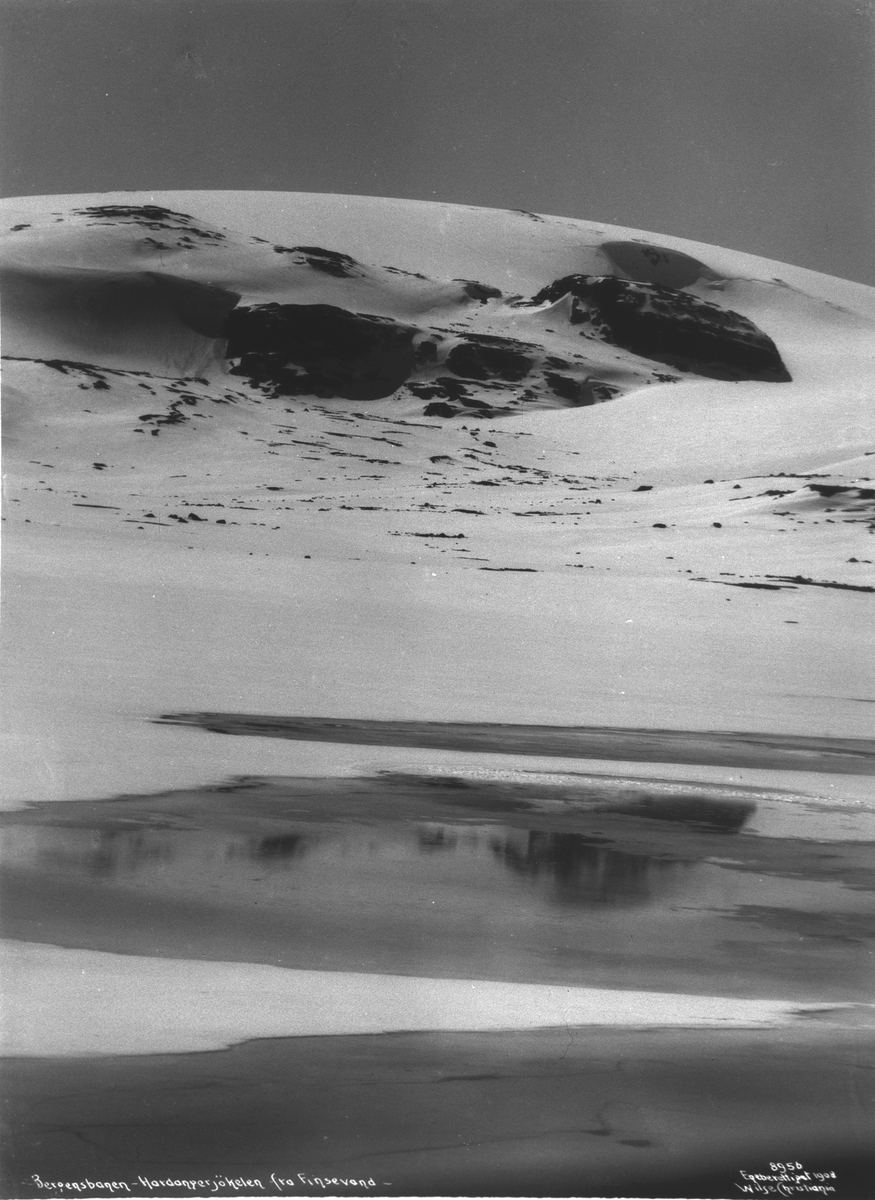 Anders Beer Wilse, Prot: Hardangerjøklen med Finsevann 29/5 1908