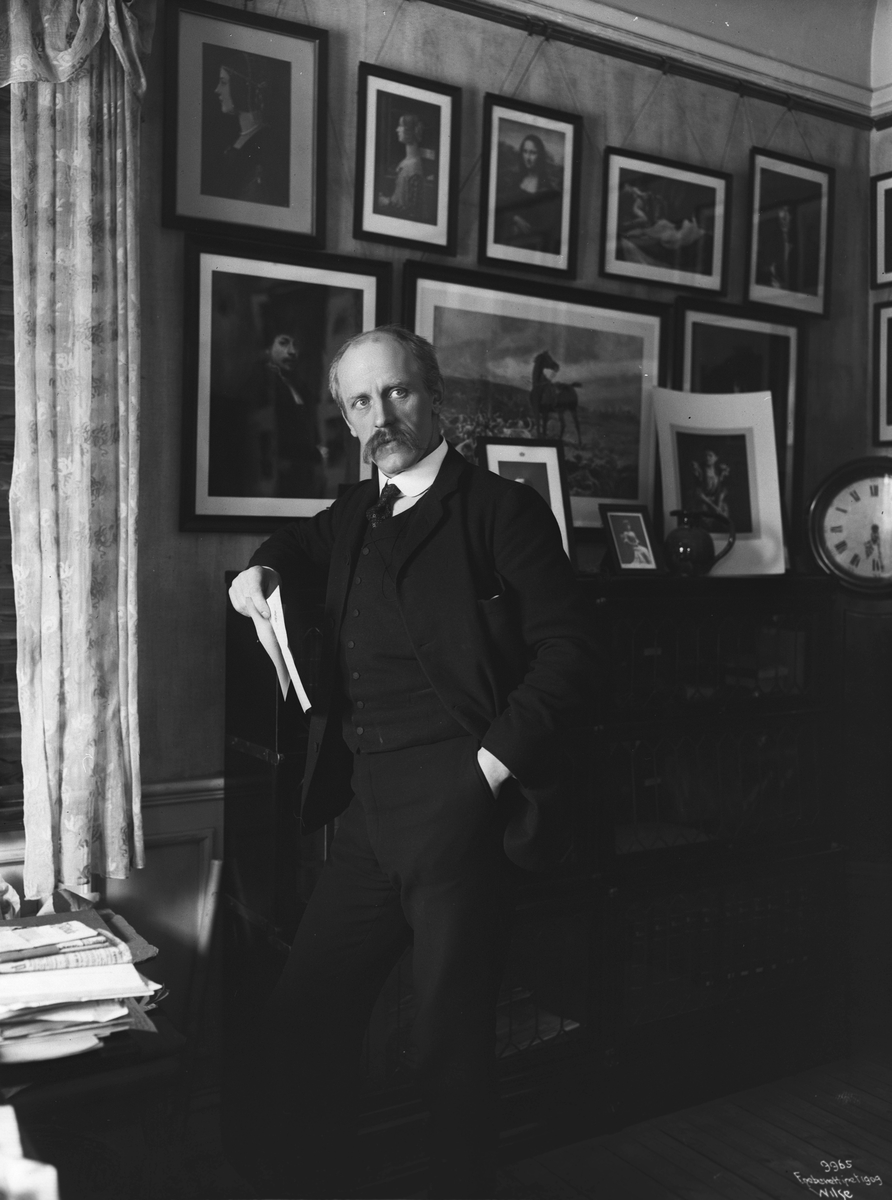 Anders Beer Wilse, Prot: Nansen stående ved sit Arbeidsbord 4/3 1909