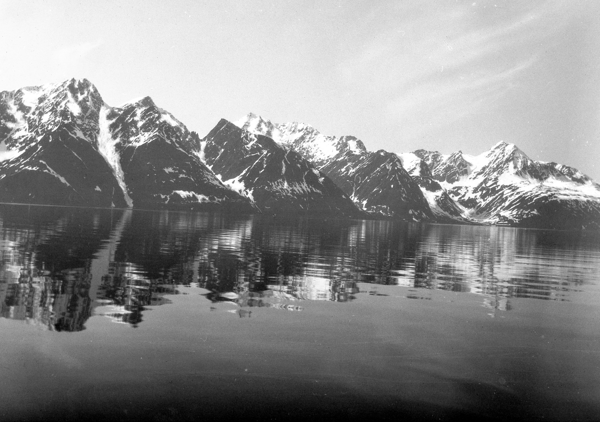 Anders Beer Wilse, Prot: Lyngenfjorden speiling 1909