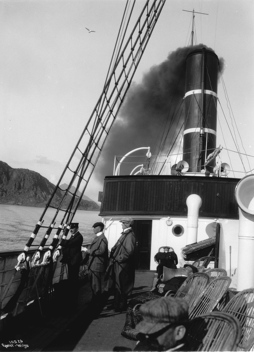 Anders Beer Wilse, Prot: Nordkap - Under fart skibet set forfra 23/7 1909