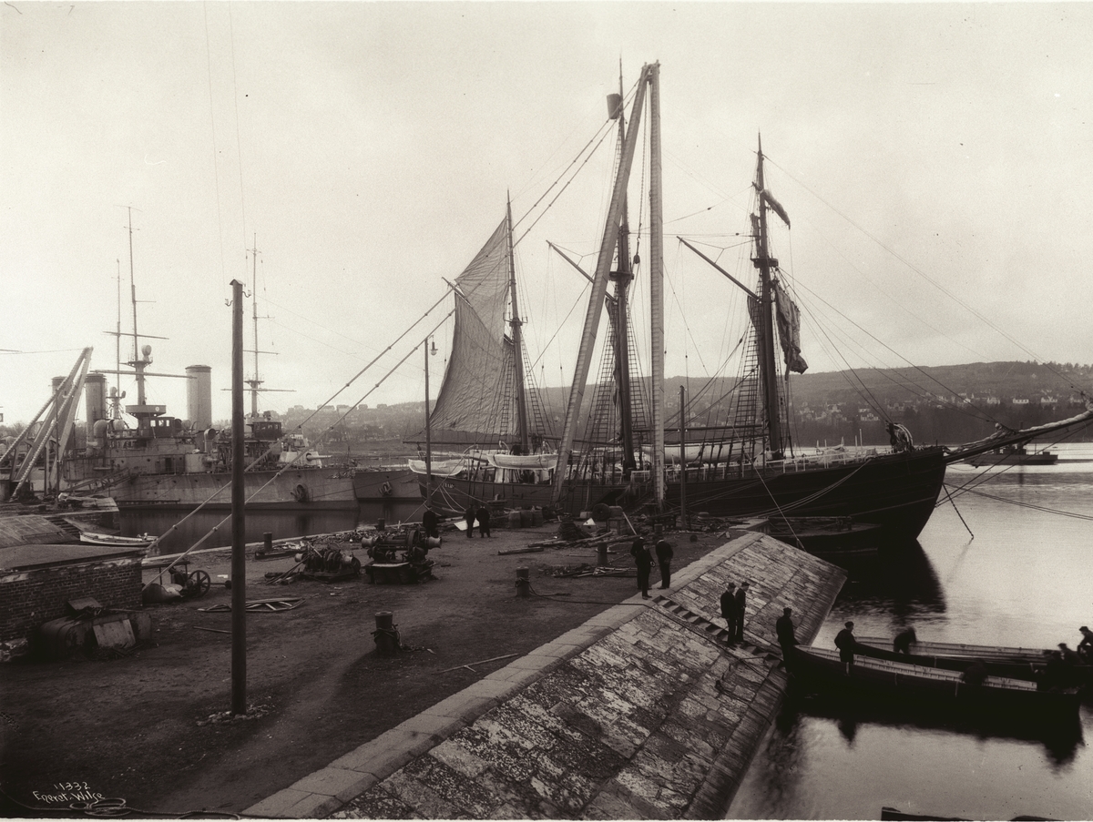Anders Beer Wilse, Prot: Fram - ved Værftet 25/4 1910