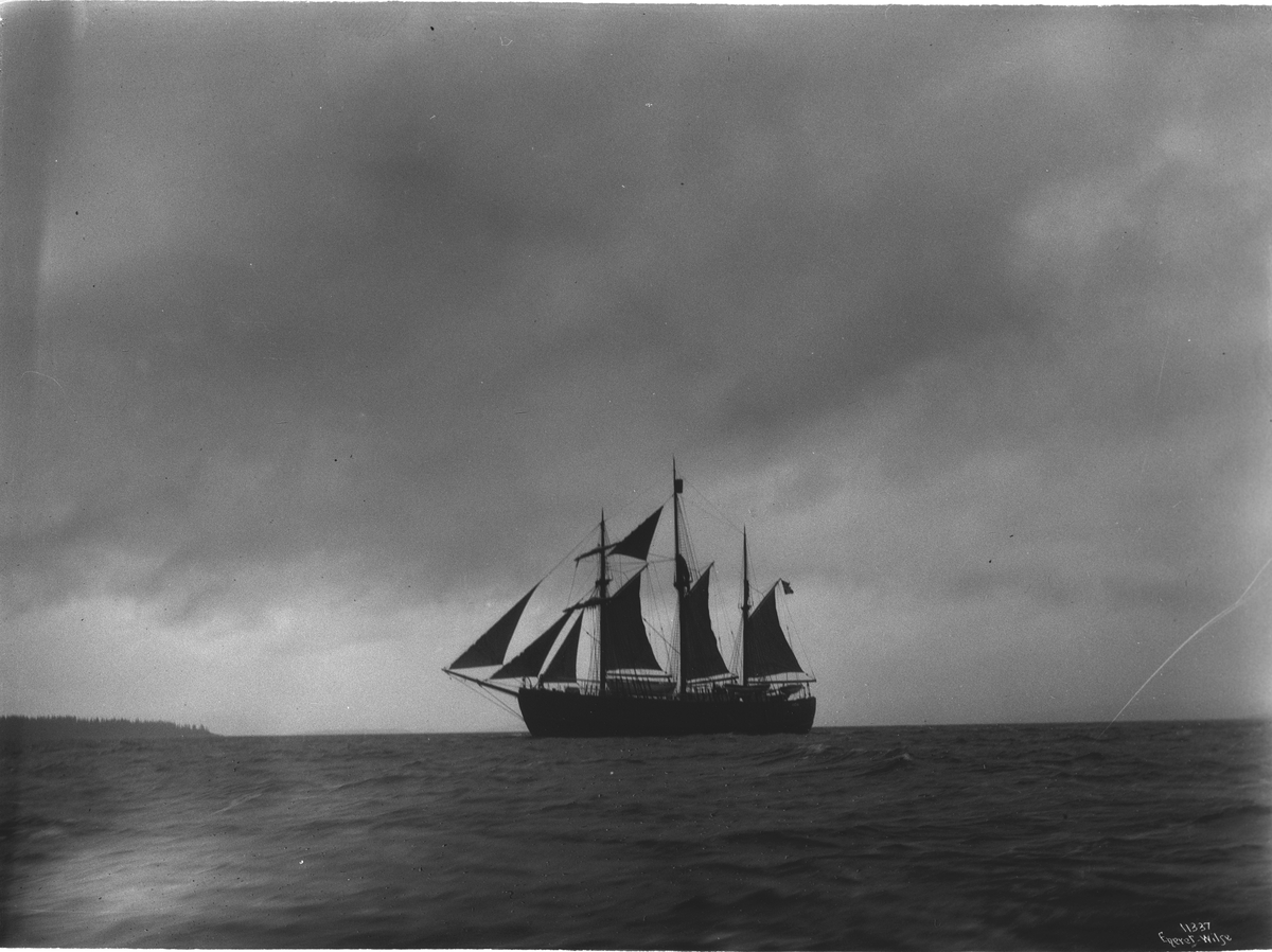 Anders Beer Wilse, Prot: Fram under seil 3/4 forfra 25/4 1910