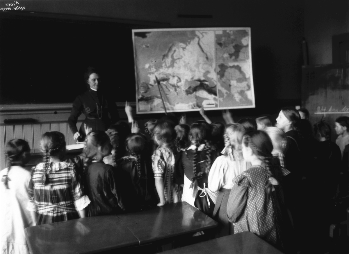 Anders Beer Wilse, Prot: Frk Anna Rogstad paa Skolen Geografitime 4/11