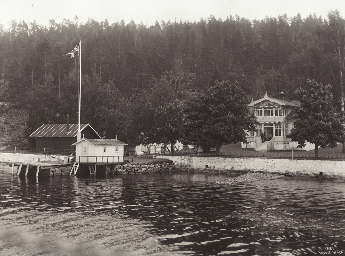 Anders Beer Wilse, Prot: Fram Amundsens hjem med Overvintringshuset 3/6
