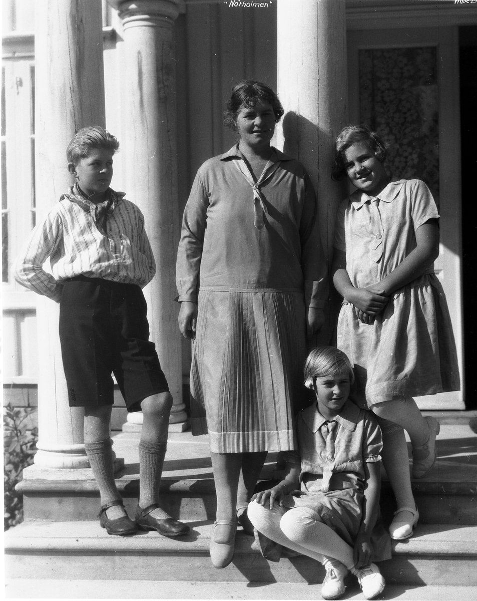 Anders Beer Wilse, Prot: Hamsun gruppe på veranda 8/6