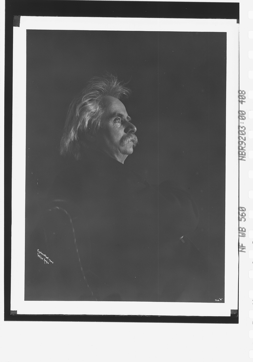 Anders Beer Wilse, Prot: Edvard Grieg - haand under Kind anface