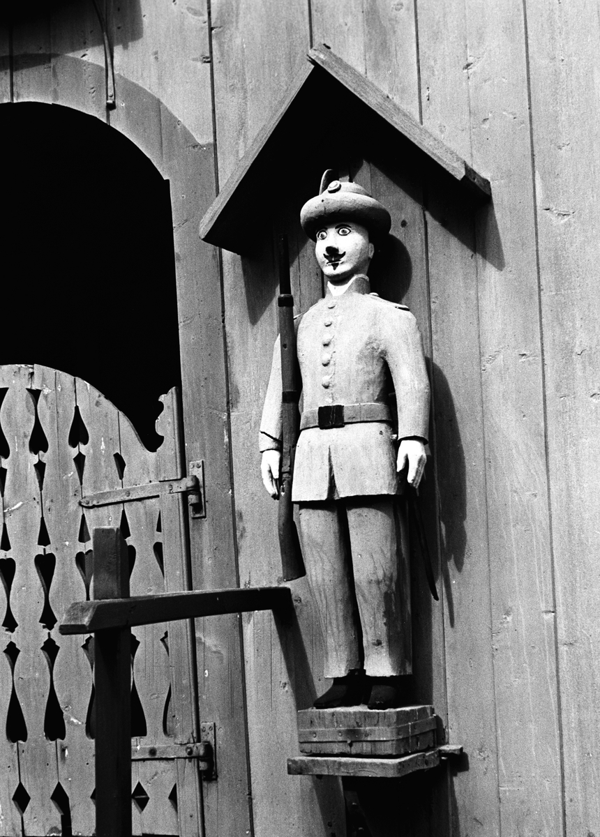 Anders Beer Wilse, Prot: Treskulptur. modelert av fanger