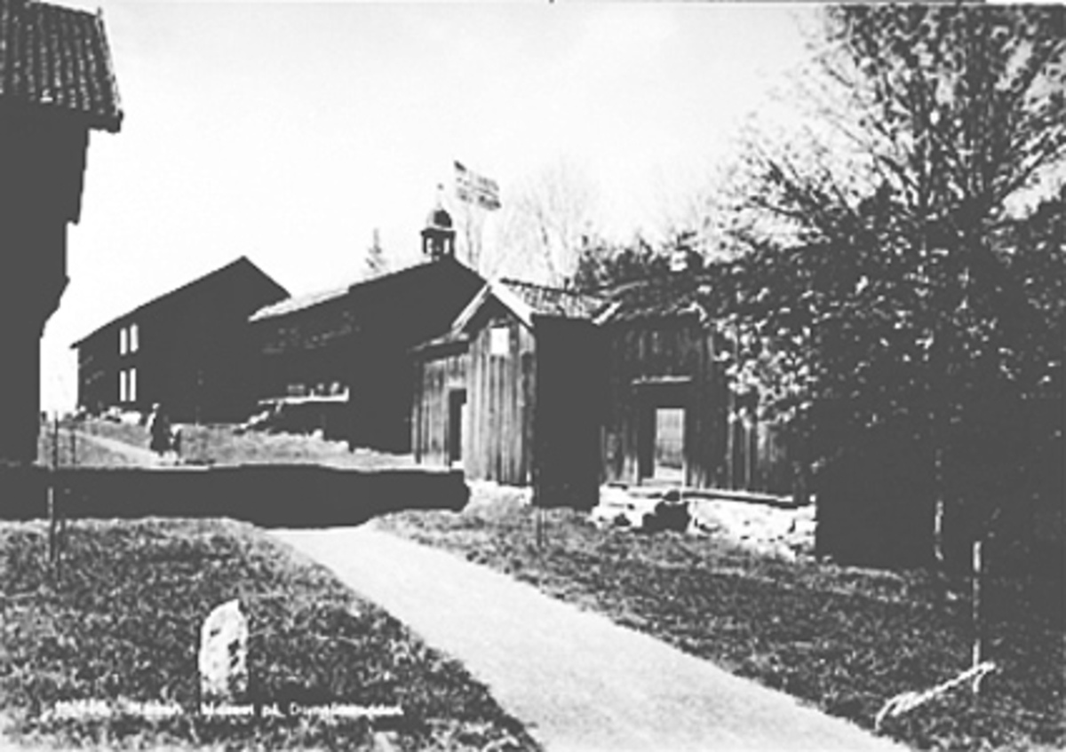 Anno Domkirkeodden, EKSTERIØR BORGSTUA, LØKENSTABBURET, HUBRED. HEDMARKSMUSEET OG DOMKIRKEODDEN. POSTKORT.