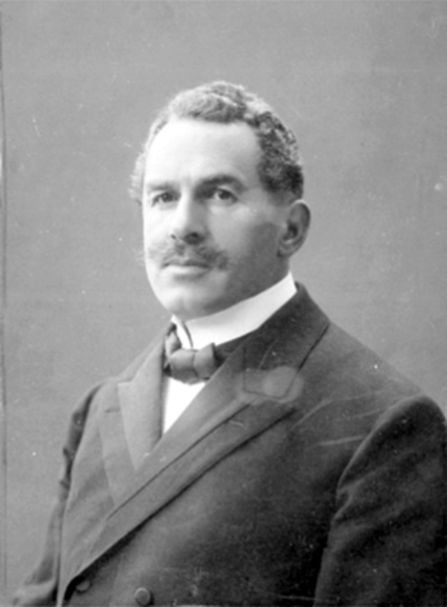 Anno Domkirkeodden, PORTRET MUSIKER, INSTRUKTØR, DIRIGENT FREDRIK WILHELM GOMNÆS, MUSIKER/DIRIGENT I HAMAR FRA 1898