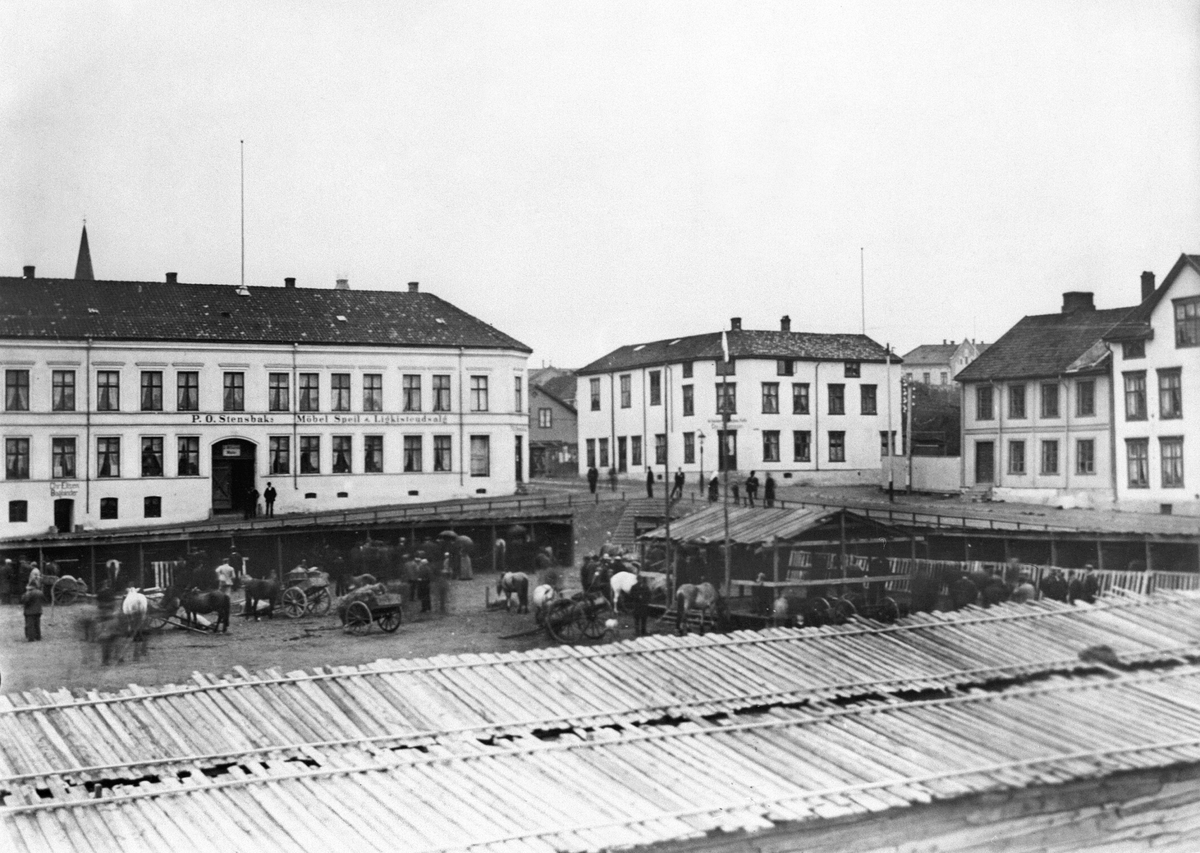 Anno Domkirkeodden, HESTEUTSTILLING, ØSTRE TORG, STALLER, P. O. STENBAK, ARBEIDERFORENING