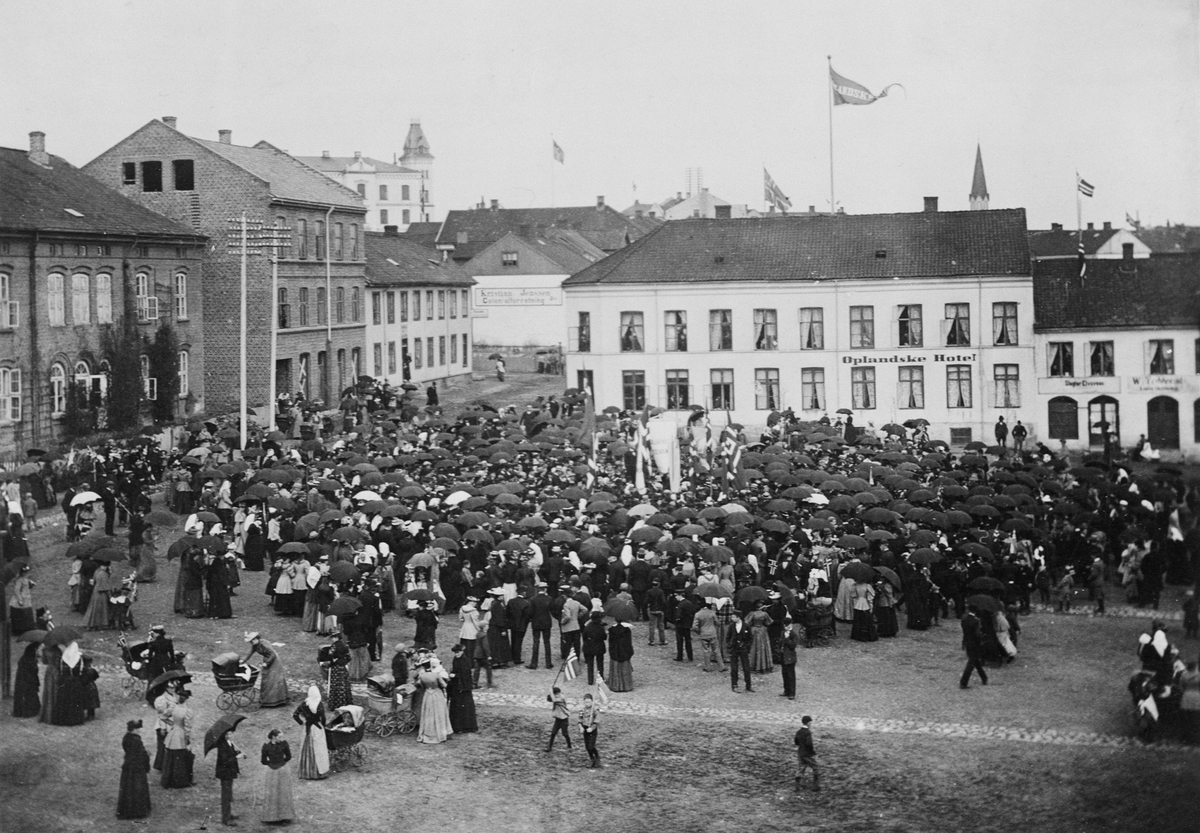 Anno Domkirkeodden, Demonstrasjonstog på Stortorget i 1893 for "almindelig stemmerett".