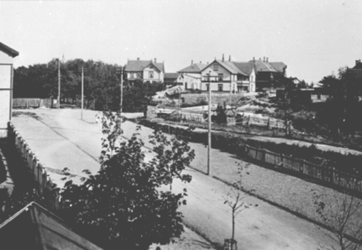 Anno Domkirkeodden, Oversikt over bebyggelsen i Parkgata. St. Olavsgt. Christies gate. Eneboliger.