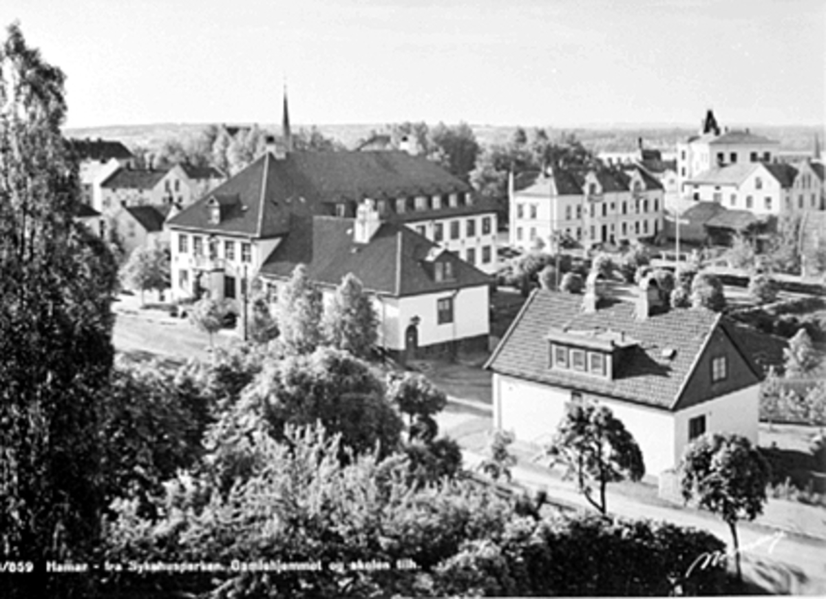 Anno Domkirkeodden, EKSTERIØR FOLKESTADSGATE 32, HAMAR GAMLEHJEM, FRA SYKEHUSET MOT MIDTBYEN SKOLE.