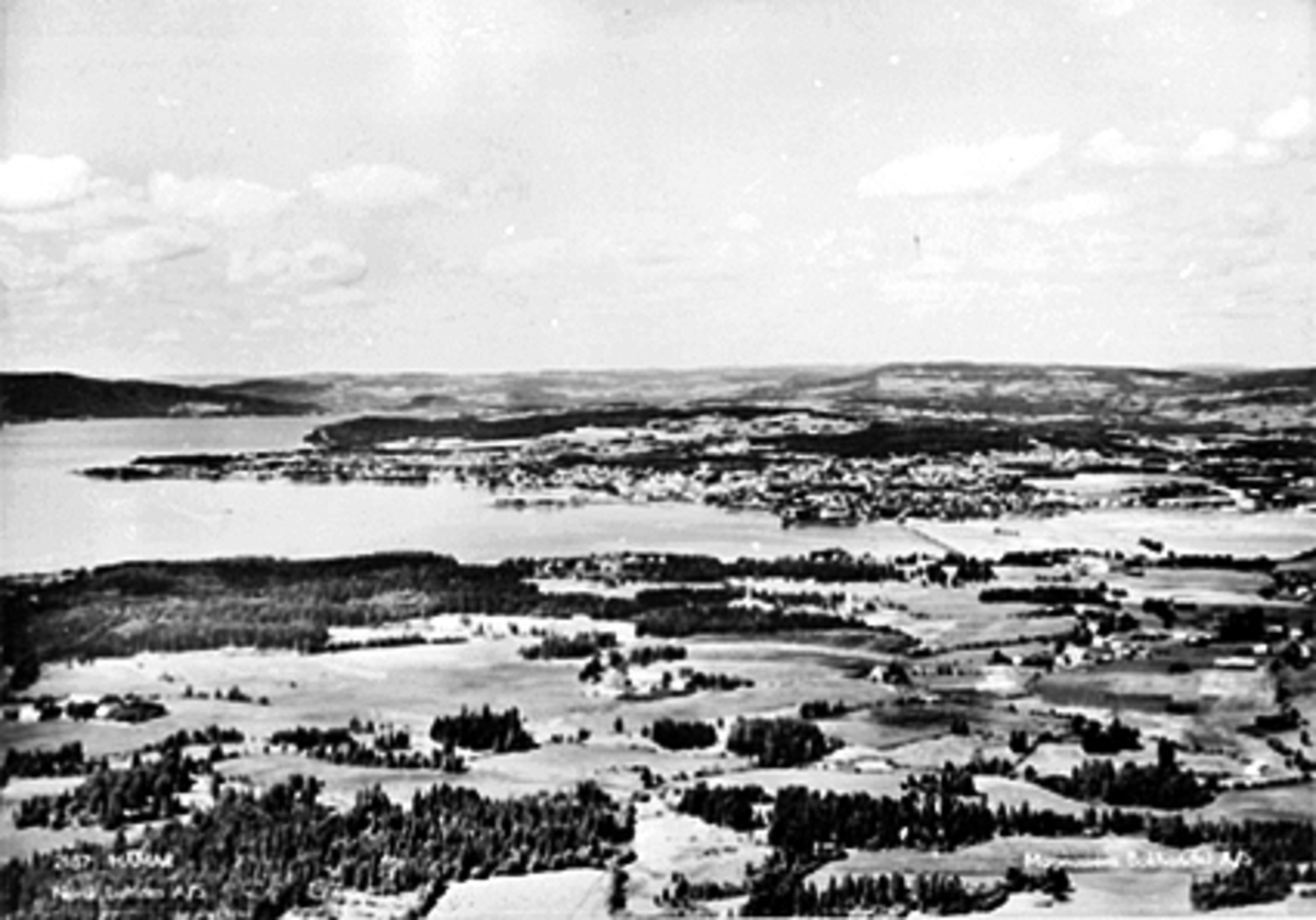 Anno Domkirkeodden, FLYFOTO, OTTESTAD OG BEKKELAGET I STANGE, HAMAR, FURNESFJORDEN, STOR OVERSIKT