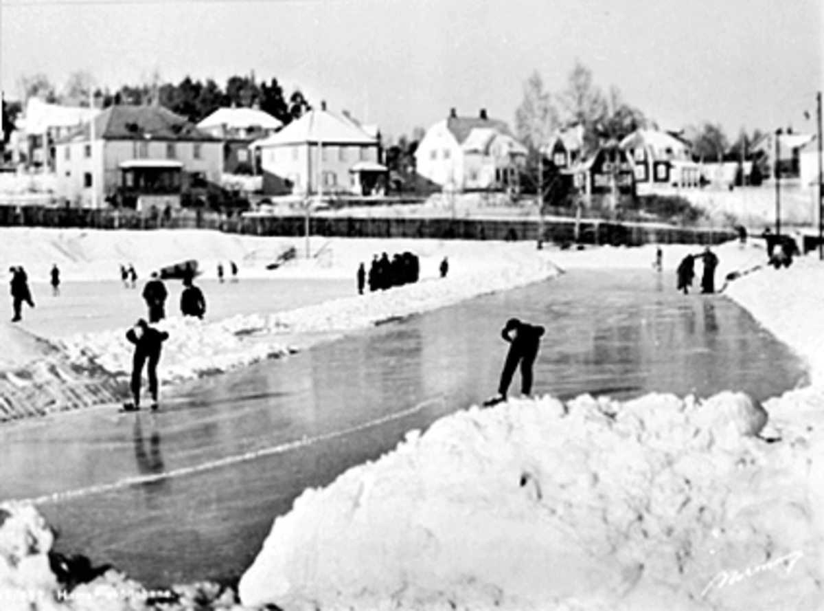 Anno Domkirkeodden, OVERSIKT HAMAR STADION, SKØYTELØPERE, STORE BRØYTEKANTER