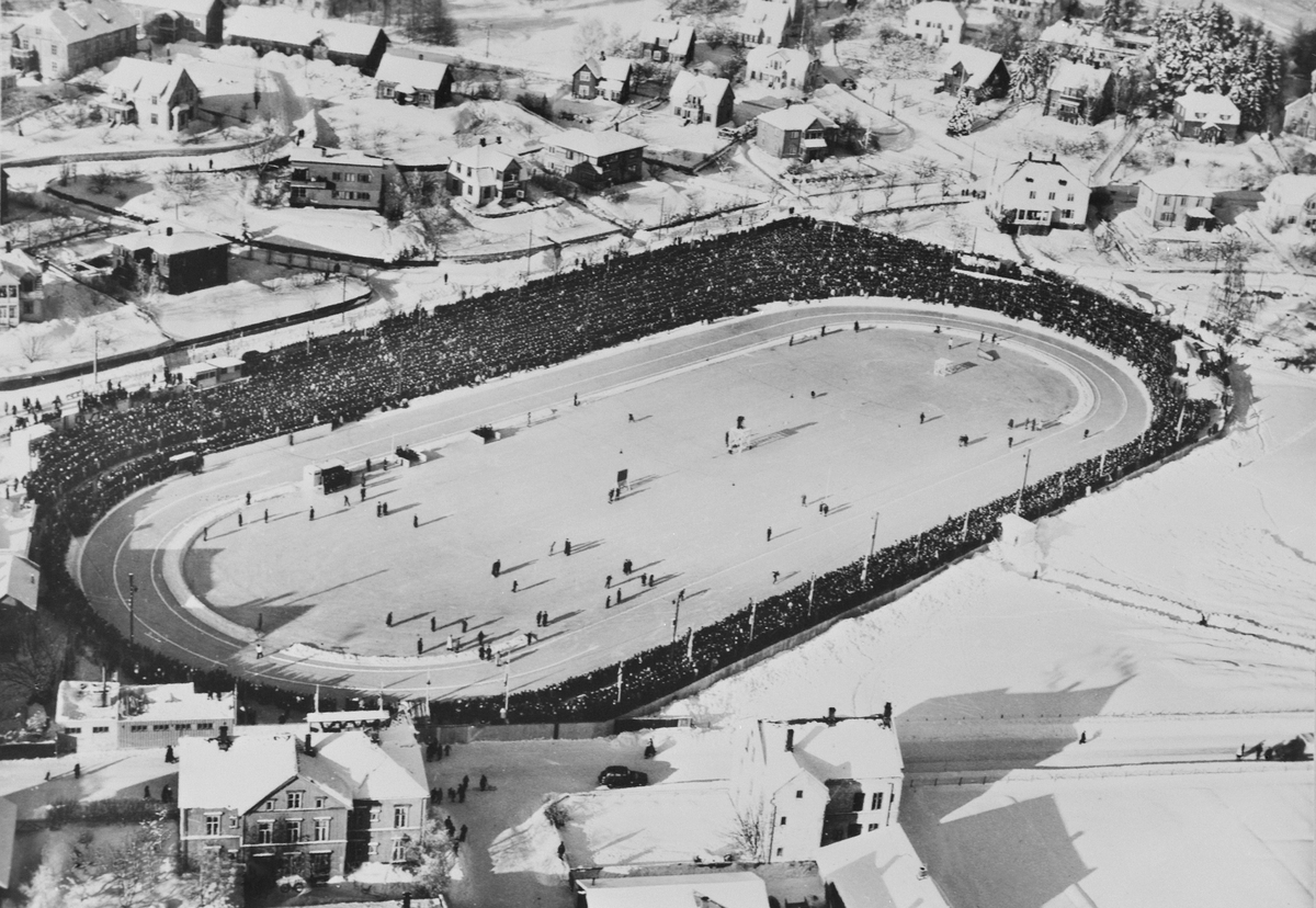 Anno Domkirkeodden, FLYFOTO, HAMAR STADION UNDER EM EUROPAMESTERSKAPET I 1948