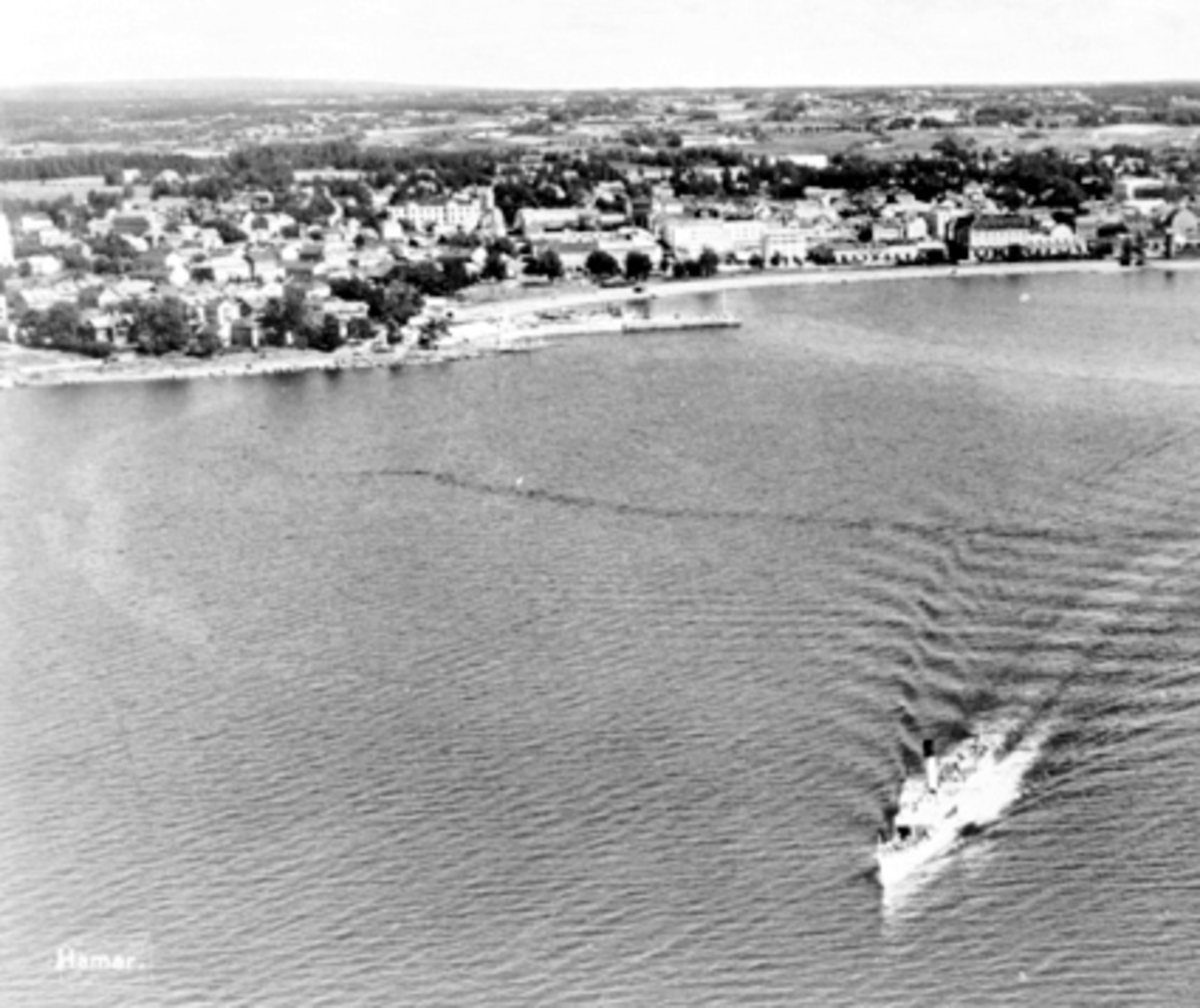 Anno Domkirkeodden, D. S. SKIBLADNER, MJØSBÅT PÅ MJØSA, HAMAR I BAKGRUNNEN.