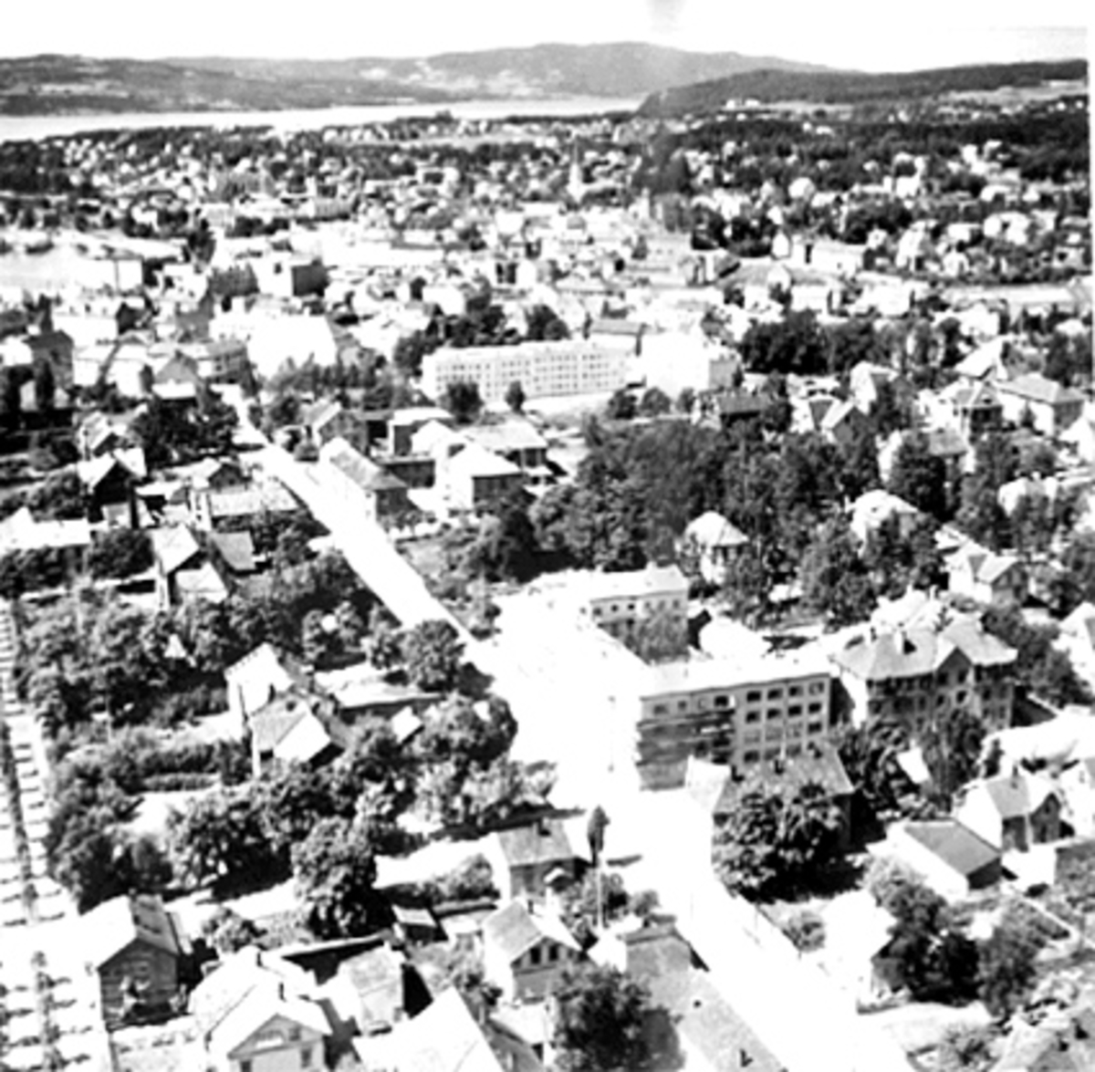 Anno Domkirkeodden, FLYFOTO, STANGEVEGEN, ØSTREGATE, ØSTBYEN MOT FURNESFJORDEN