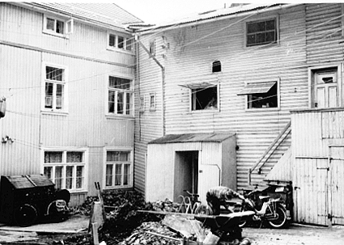 Anno Domkirkeodden, EKSTERIØR TORGGATA 71, BAKGÅRD, MOPED