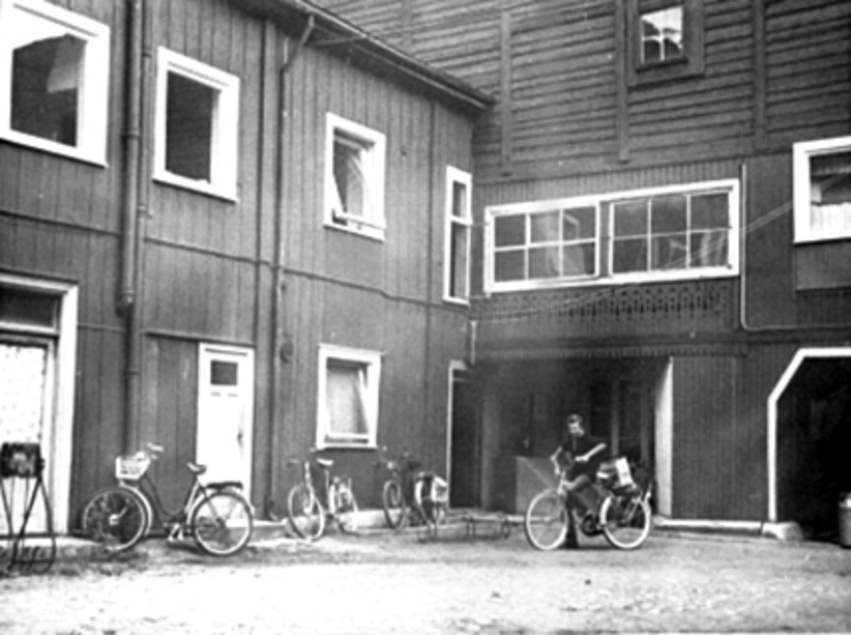 Anno Domkirkeodden, EKSTERIØR BAKGÅRD, STRANDGATA 15, SYKLER, SYKKELSTATIV