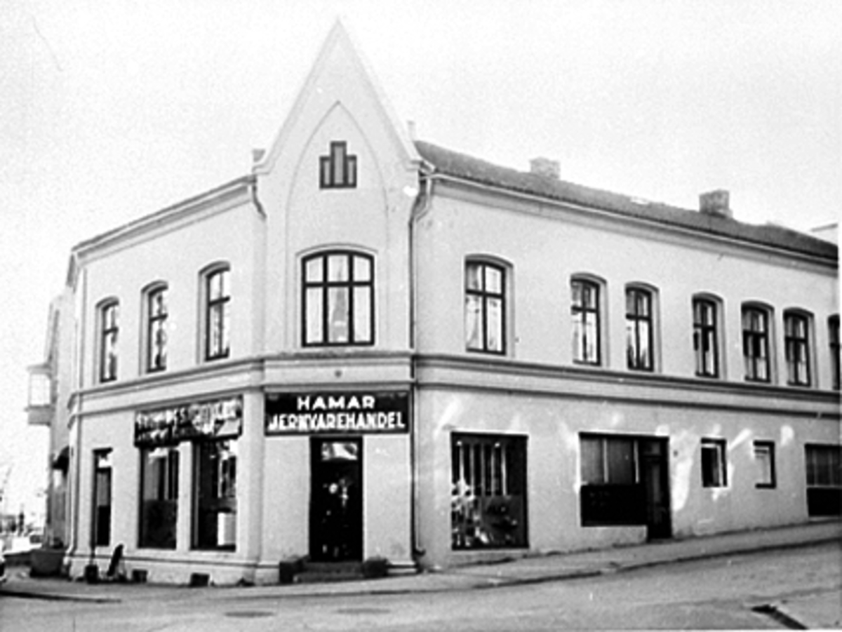 Anno Domkirkeodden, EKSTERIØR, LILLE STRANDGATE 3 ELLER STORHAMARGATA 12, HAMAR JERNVAREHANDEL