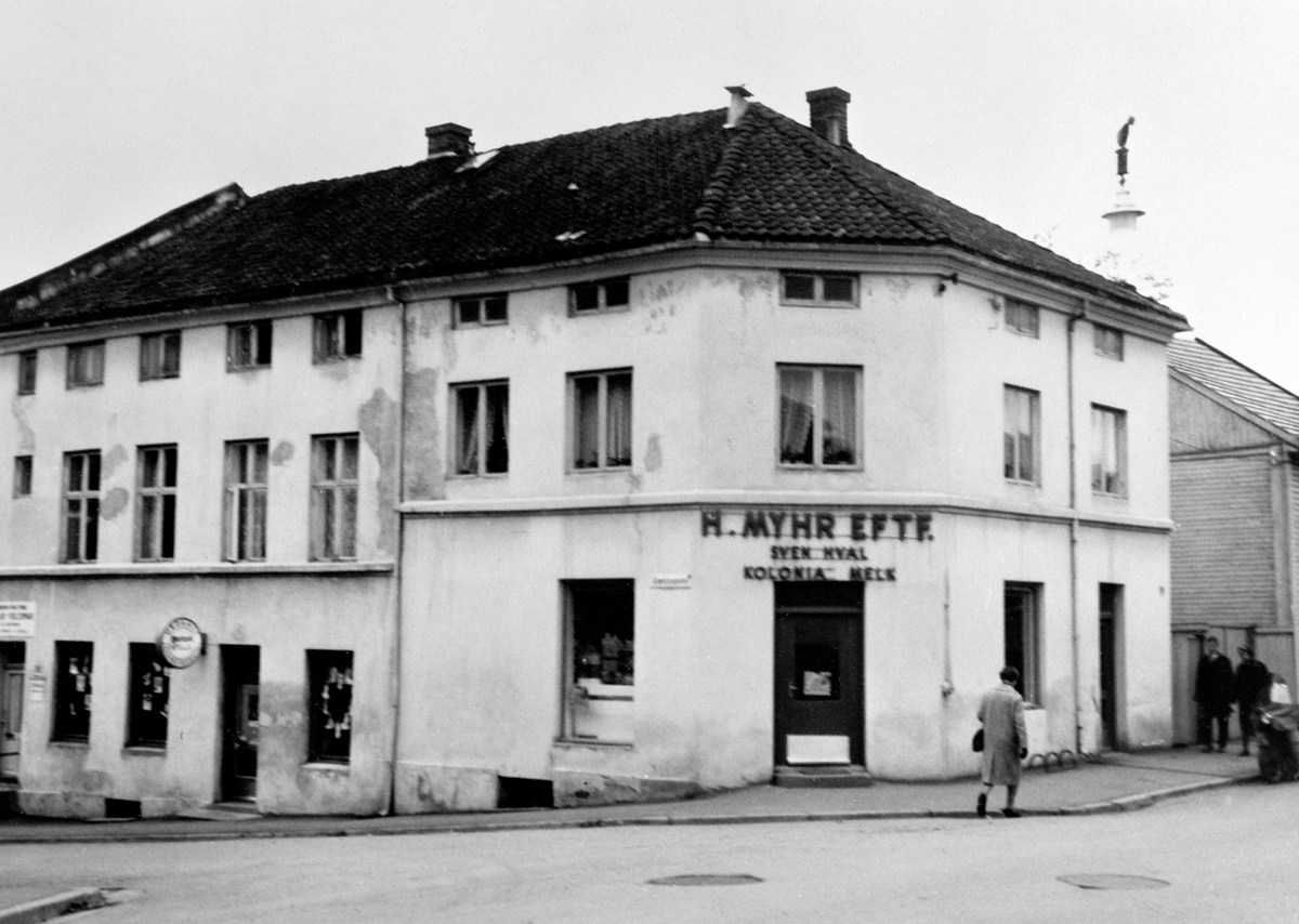 Anno Domkirkeodden, EKSTERIØR GRØNNEGATA 102, H. MYHR EFTF. , SVEN HVAL KOLONIAL