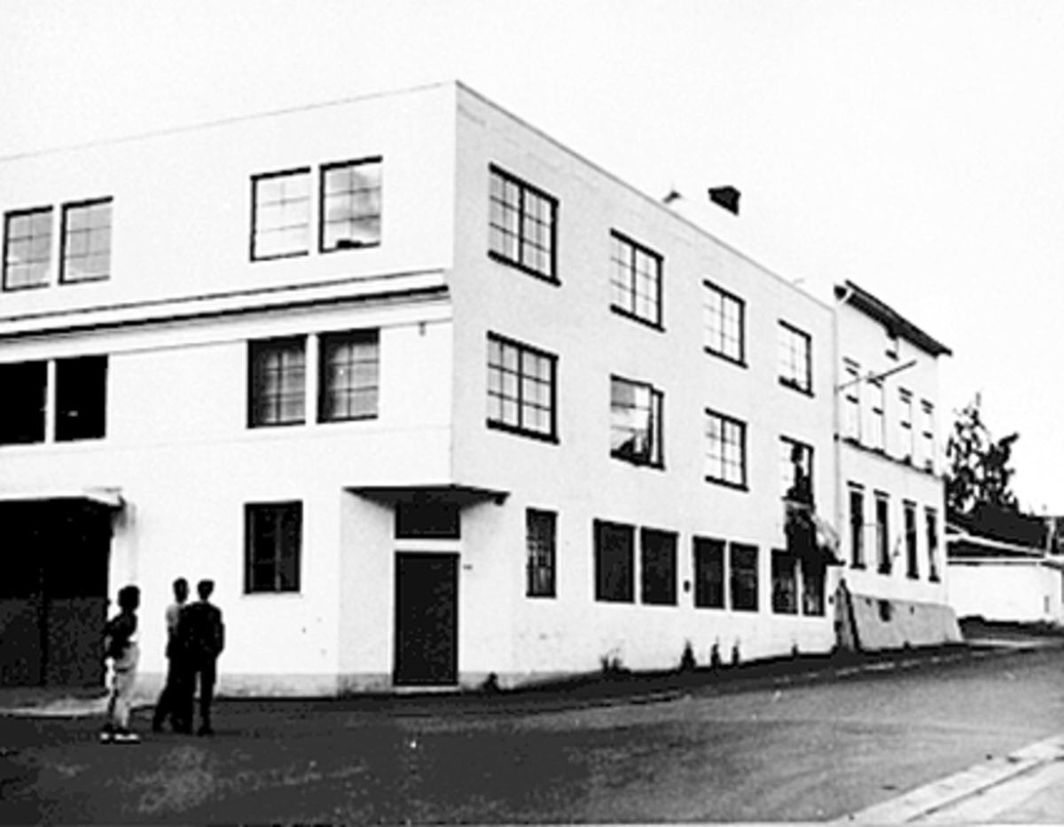 Anno Domkirkeodden, EKSTERIØR IDEAL FLATBRØDFABRIKK, VANGSVEGEN 51 MOT ENGGATA.