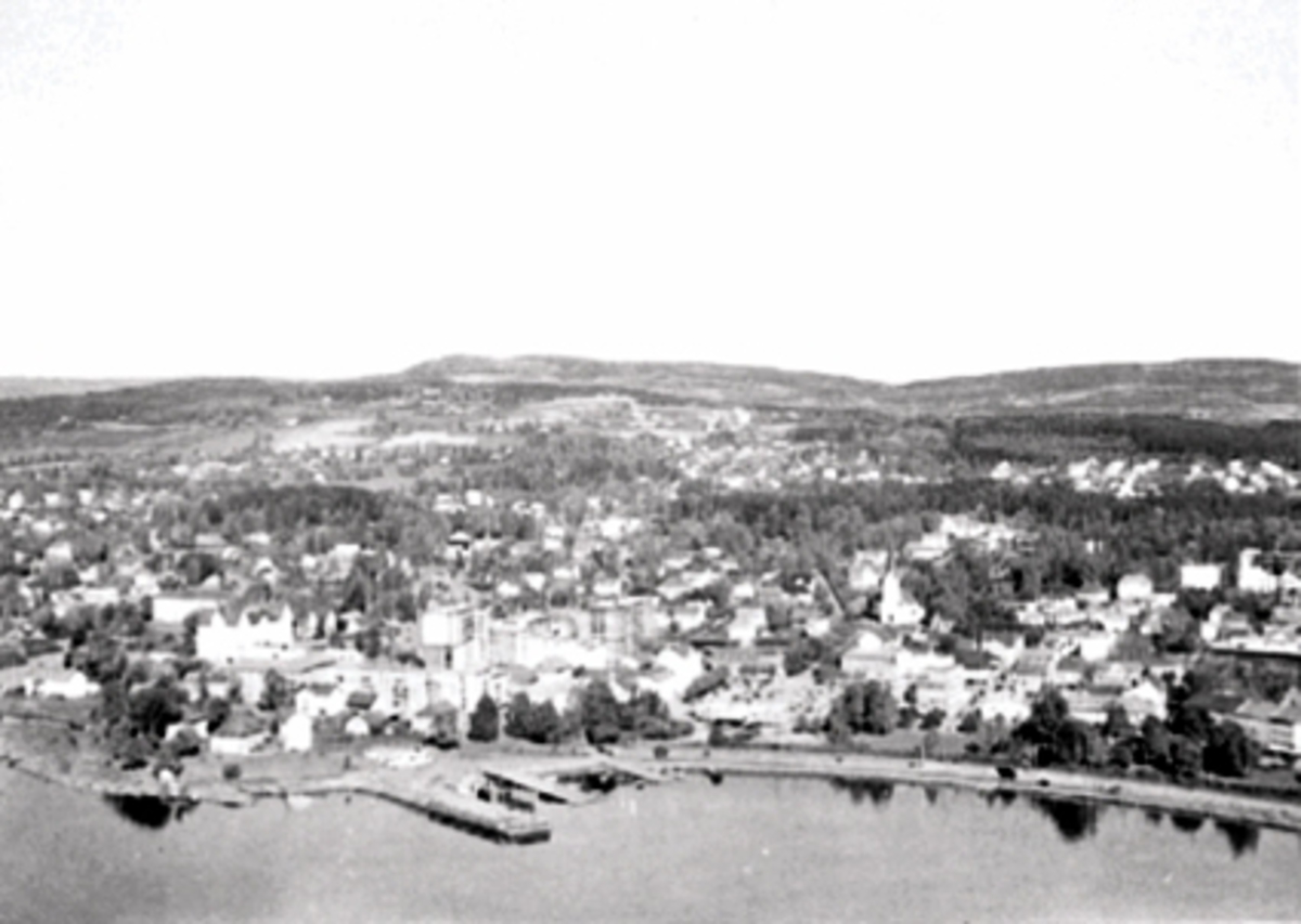 Anno Domkirkeodden, FLYFOTO, HAMARBUKTA, OVERSIKT MOT HØSBJØRÅSEN