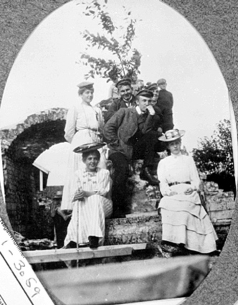 Anno Domkirkeodden, GRUPPE UNGDOM, RUSS MED RUSSELUER I DOMKIRKERUINEN, HEDMARKSMUSEET OG DOMKIRKEODDEN