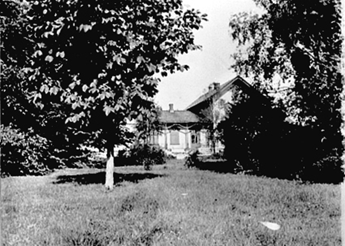 Anno Domkirkeodden, EKSTERIØR SAGATUN, NORGES FØRSTE FOLKEHØGSKOLE, SETT FRA HAGEN