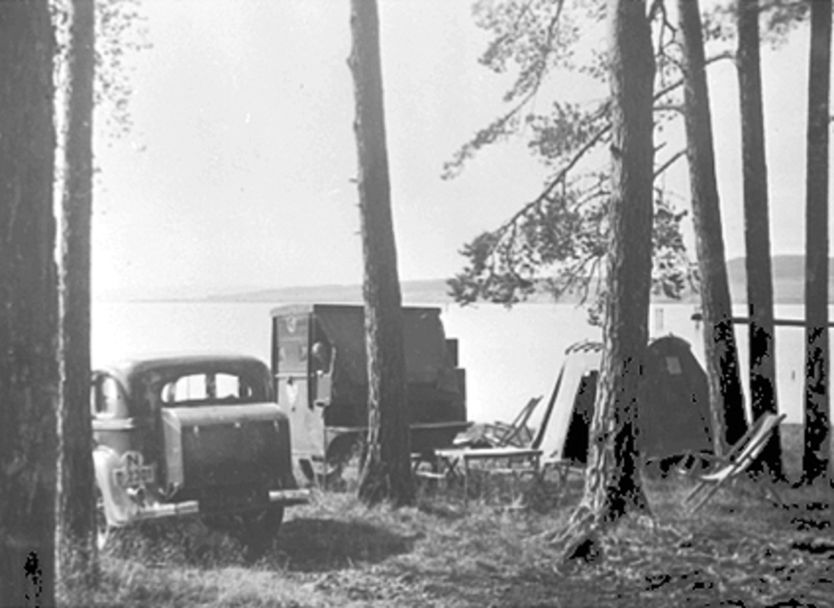 Anno Domkirkeodden, CAMPINGUTSTILLING, FAMILIEN LØKEN, CAMPINGVOGN, ROSENLUNDSVIKA PÅ HEDMARKSMUSEET OG DOMKIRKEODDEN.