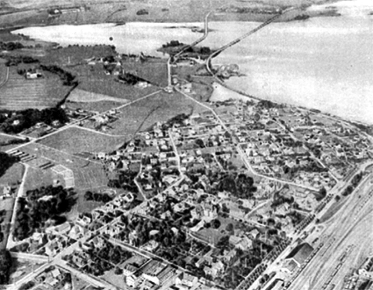 Anno Domkirkeodden, FLYFOTO OVER ØSTBYEN MOR ÅKERSVIKA