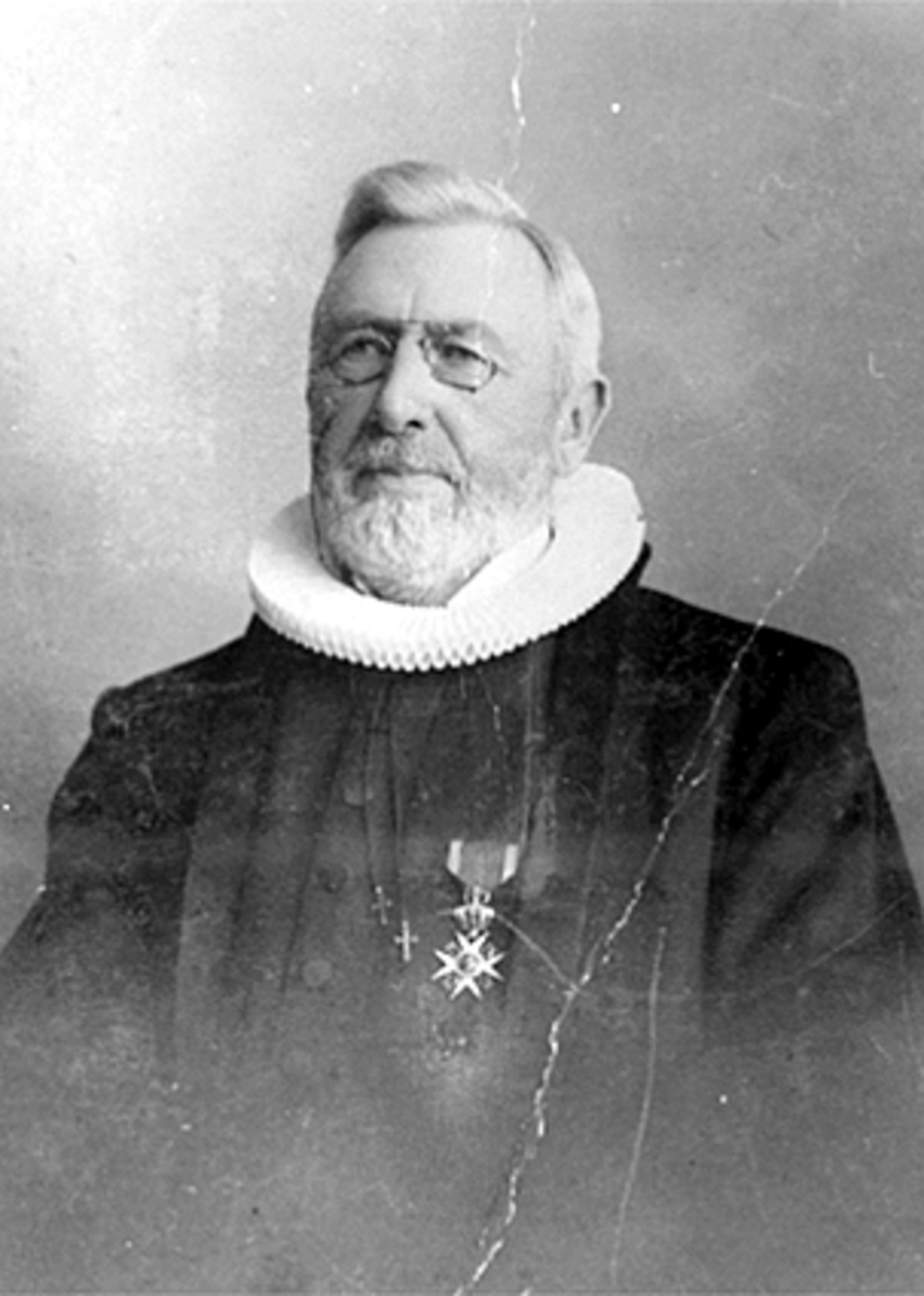 Anno Domkirkeodden, PORTRETT STIFTSPROST HANS EMIL ERICHSEN, AMATØRFOTOGRAF