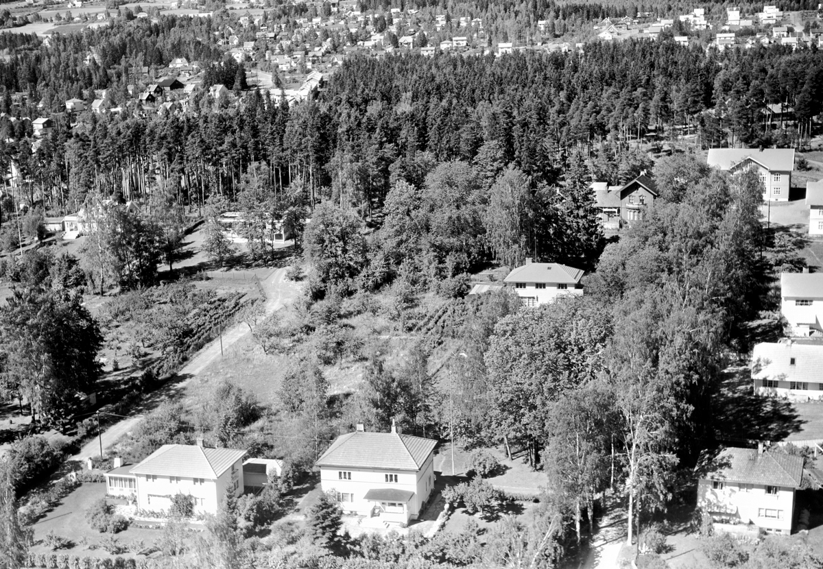 Widerøes Flyveselskap A/S, FLYFOTO SAGATUNVEGEN, HEIDMANNSGATE, SAGATUN