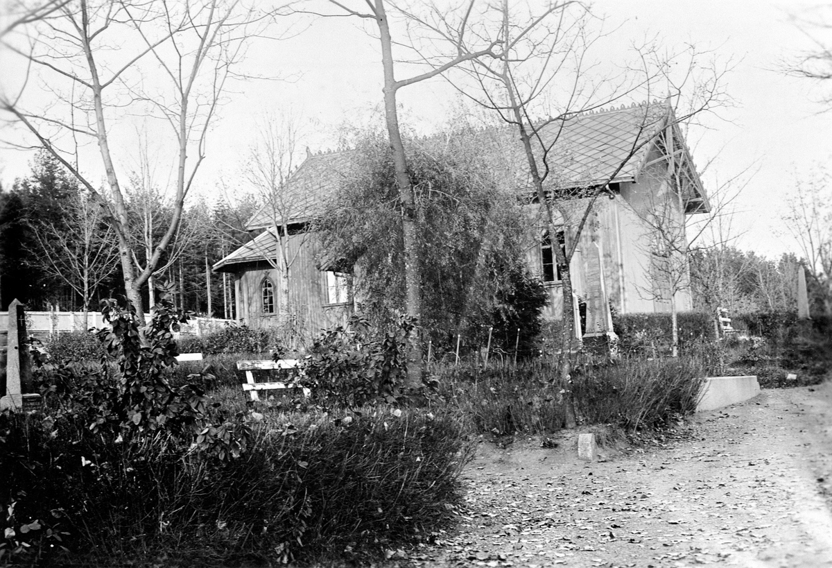 Anno Domkirkeodden, Eksteriør, gravkapellet fra 1886, Hamar kirkegård. Ble fjernet da det nye Krematorium og gravkapellet ble tatt i bruk 31-8-1938.
