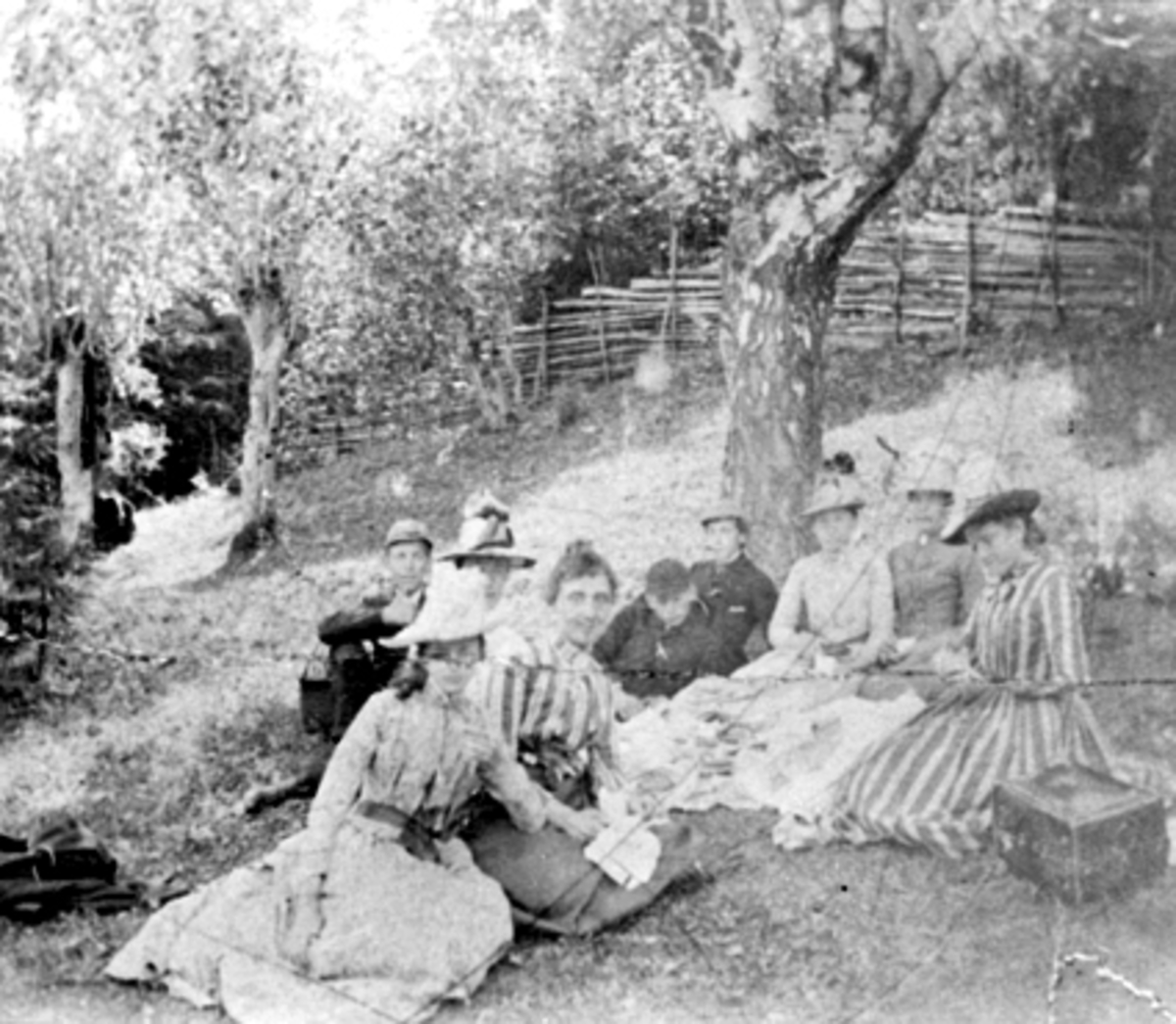 Anno Domkirkeodden, GRUPPE, KLOKKER, LÆRER LARS ANDERSEN M/FAMILIE.
