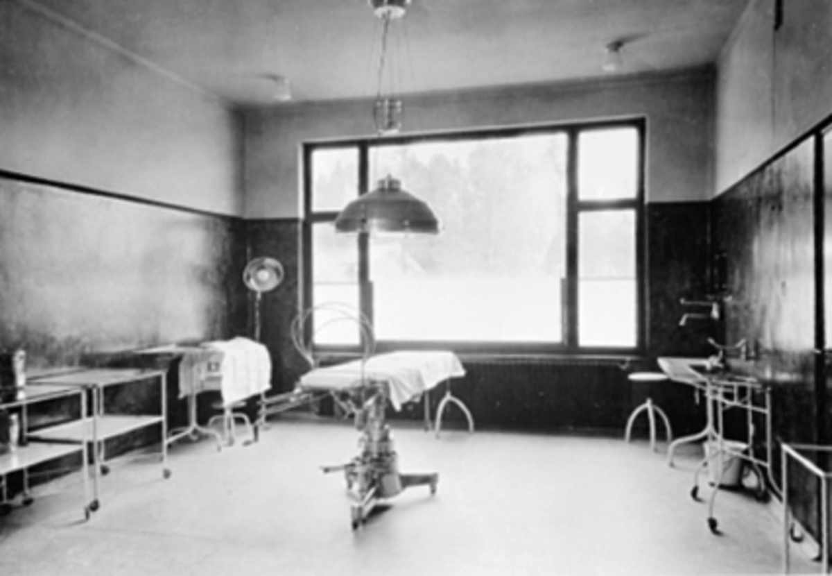 Anno Domkirkeodden, INTERIØR, OPERASJONSSTUEN, OPERASJONSBORD, LAMPE, HAMAR SJUKEHUS