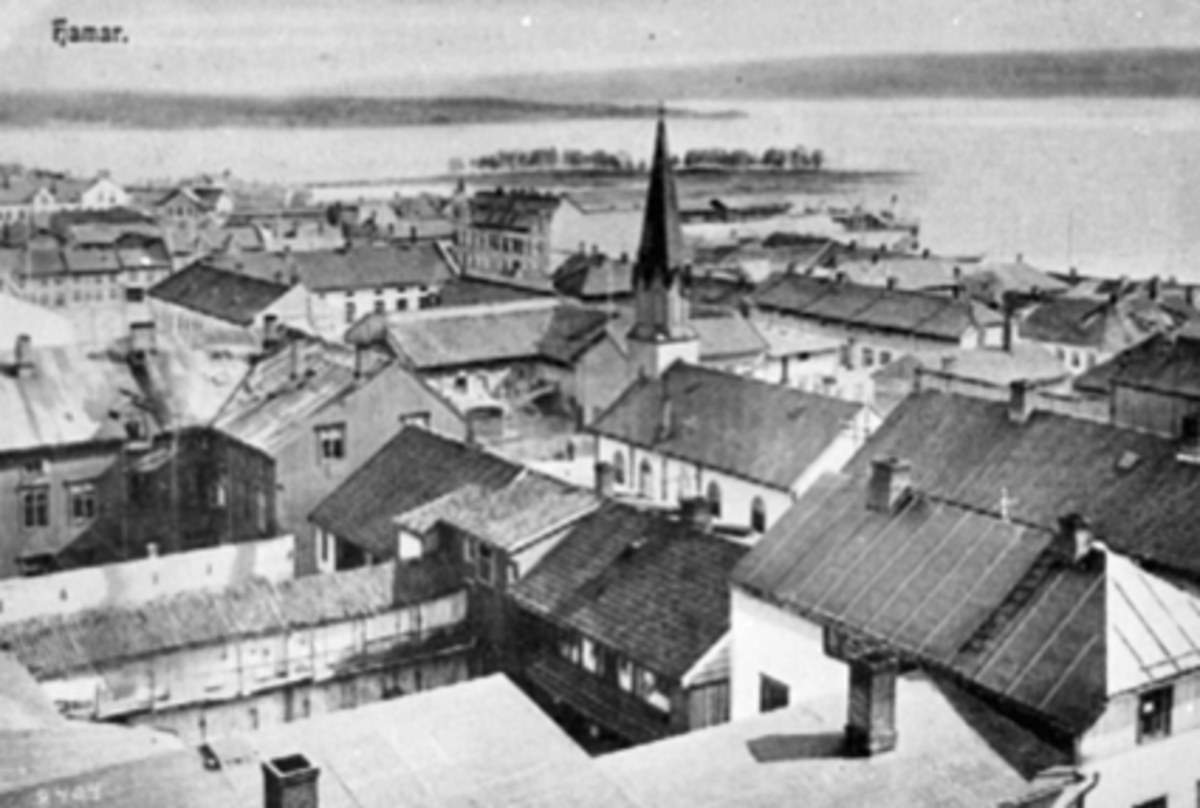 Anno Domkirkeodden, Utsikt fra branntårnet på Midtbyen skole mot Tjuvholmen. Røverborgen i forgrunnen der Filadelfiabygget er nå. Metodistkirken.