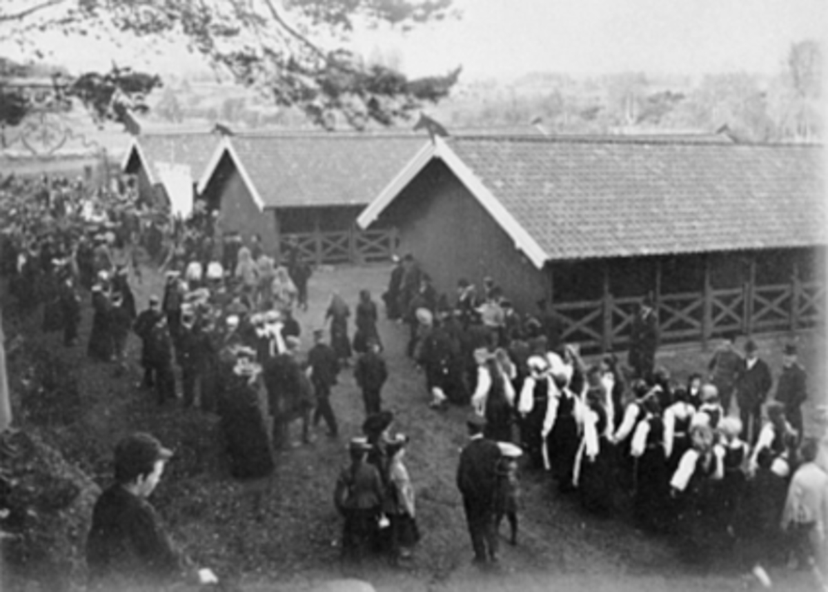 Anno Domkirkeodden, OPPTOG, STALLENE, UTSTILLINGSPLASSEN, MYE FOLK
