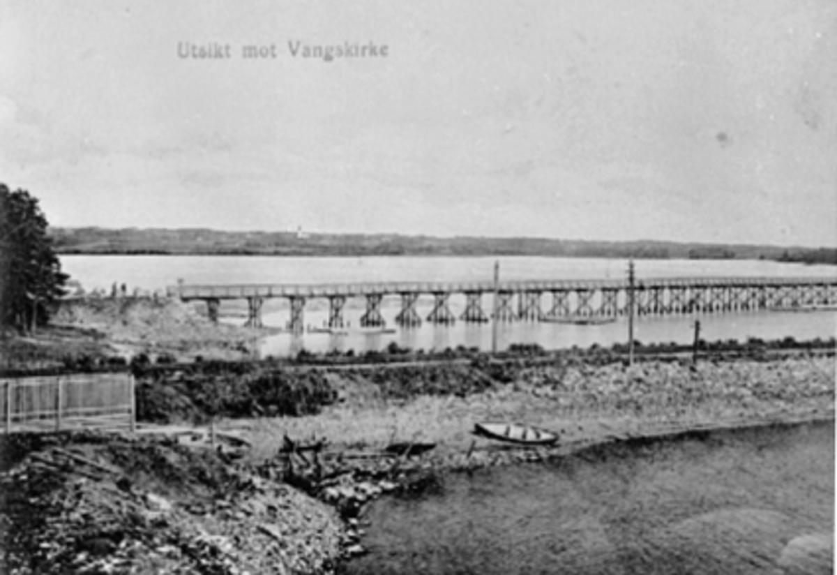 Anno Domkirkeodden, STANGEBRUA TREBRU, SETT FRA ESPERN MOT VANG KIRKE
