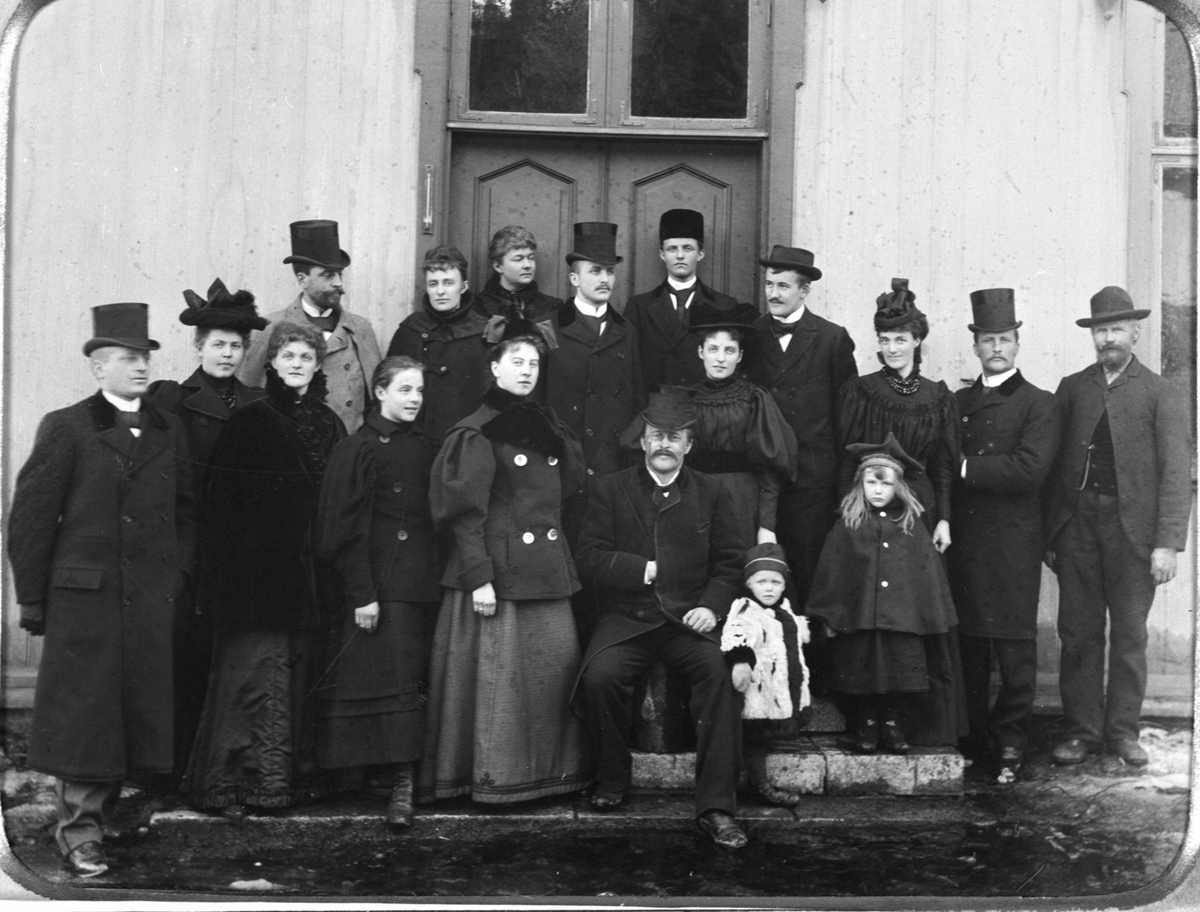Anno Domkirkeodden, Gruppe, familien Anker, hovedinngang, Sagatun. Se reg. skjema for flere opplysninger.