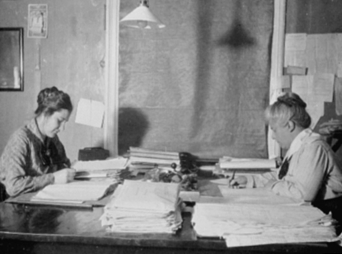 Anno Domkirkeodden, INTERIØR, BOKHOLDERKONTORET, KONTORDAMER, FRK. FRYDELUND, FRK. STØREN