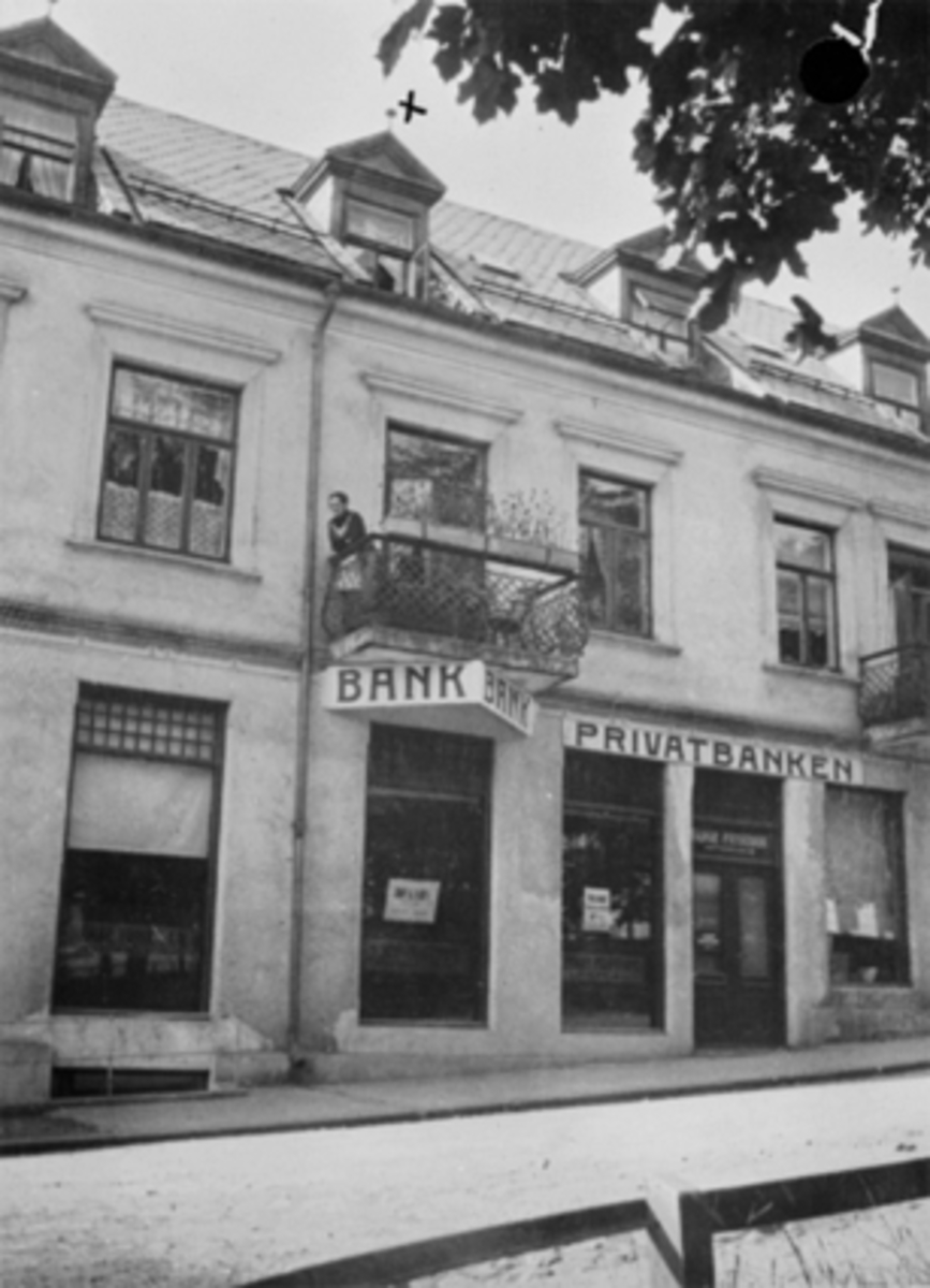 Anno Domkirkeodden, EKSTERIØR, HAMAR PRIVATBANK, LIERBAKKEN