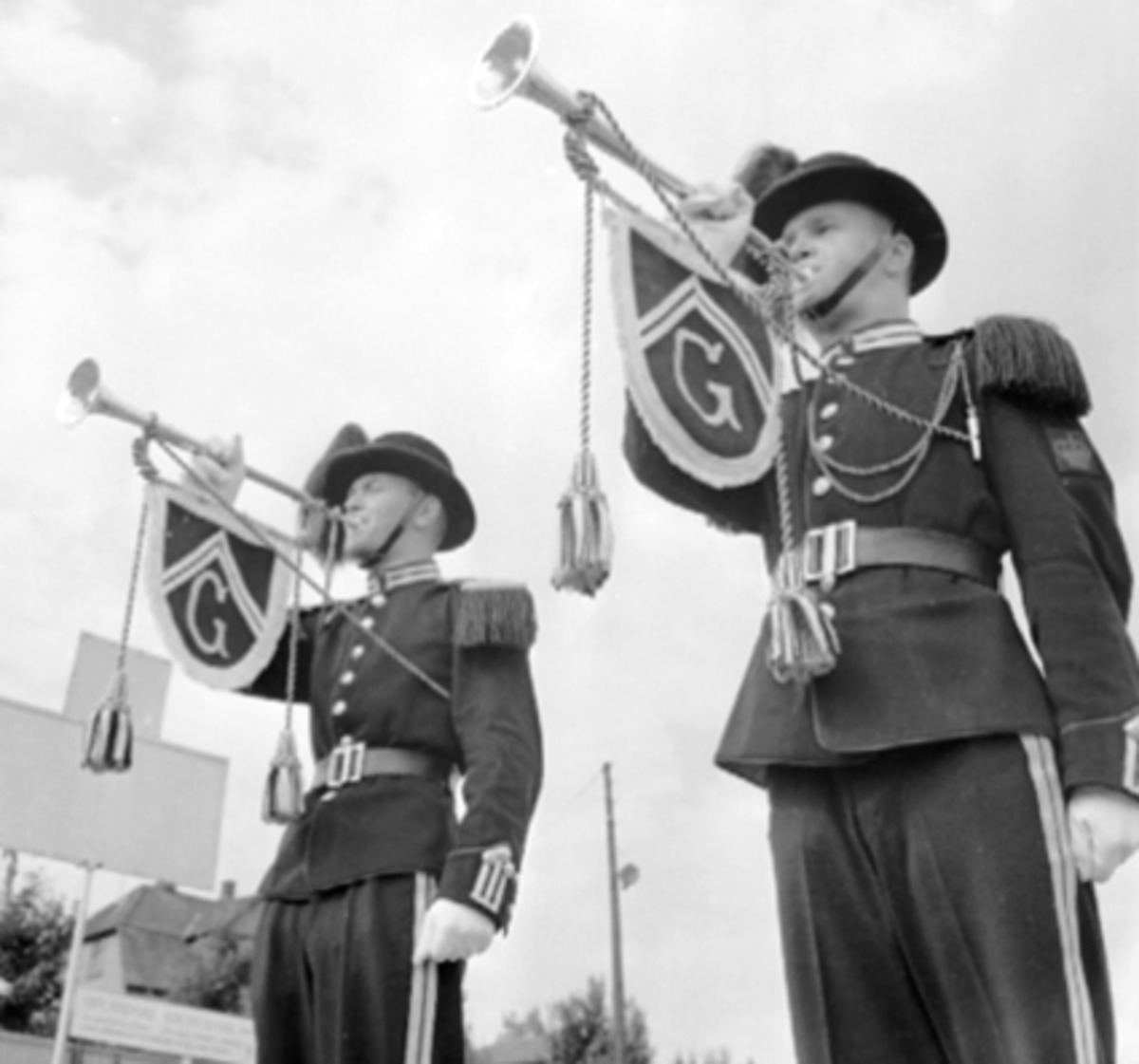 Anno Domkirkeodden, 2 MENN, H. M. KONGENS GARDE, SPILLER HORN, HAMAR STADION