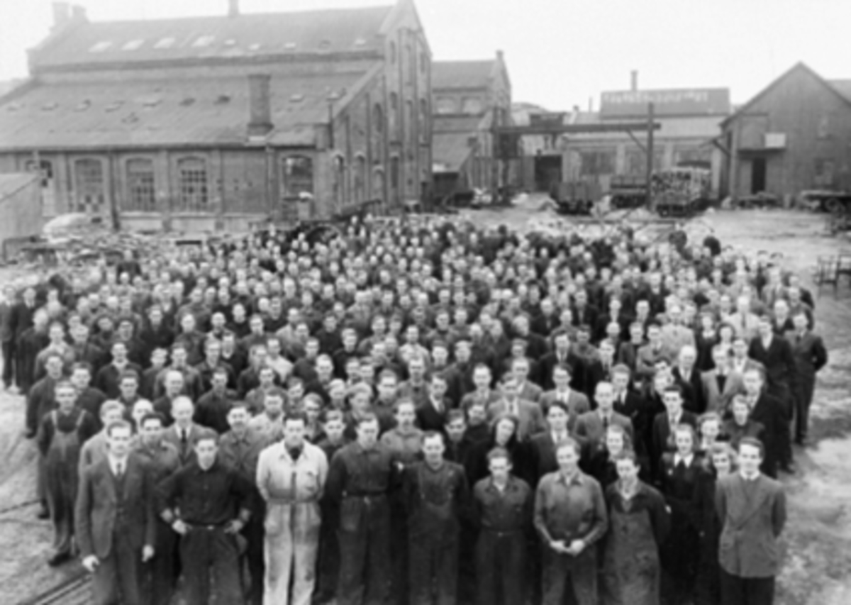 Anno Domkirkeodden, Hamar Jernstøperi, Ham-Jern. Gruppe arbeidere og funksjonærer 1942-1943.