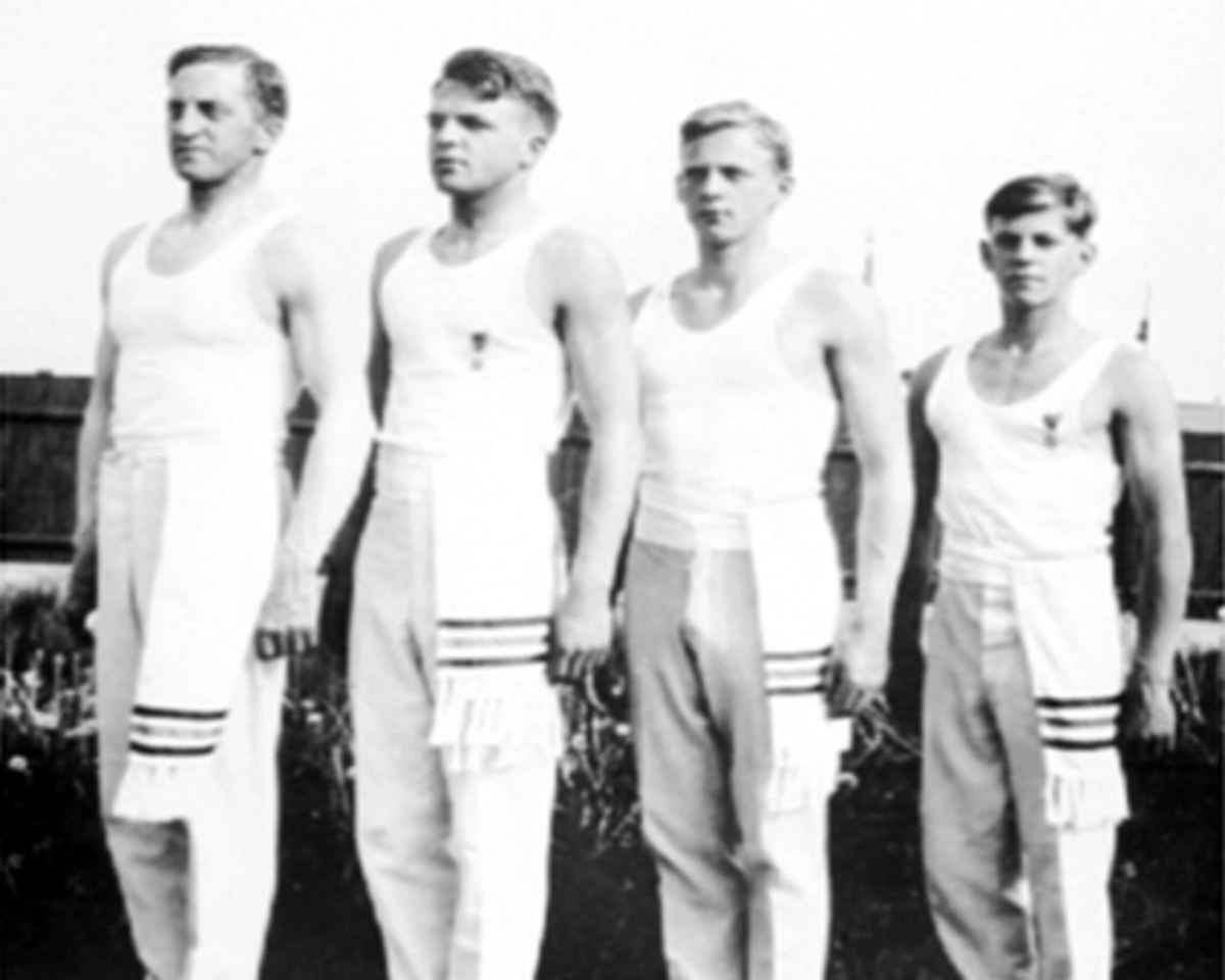 Anno Domkirkeodden, Gruppe, turnfamilien Hval, 4 menn, H. I. L. Se Idrett i Hamar gjennom 100 år. bilde nr. 216.