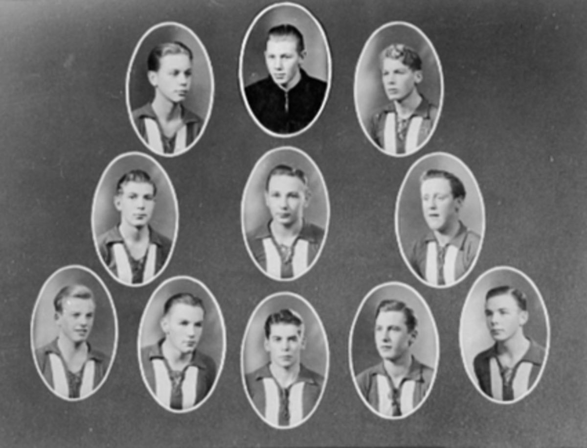 Anno Domkirkeodden, PORTRETTER, 11 FOTBALLSPILLERE, H. I. L. 1 rekke fra v. Oddvar Johnsen, K. Alfstad, H. Gimnes, R. Eriksen, G. Røssum. 2 rekke fra v. Per Løberg, Odd Mæhlum, Sverre Ingvaldsen. 3 rekke fra v. Arne Larsen og keeper Sverre Pedersen, Terje Søgaard. Se Idrett i Hamar gjennom 100 år. bilde nr. 177